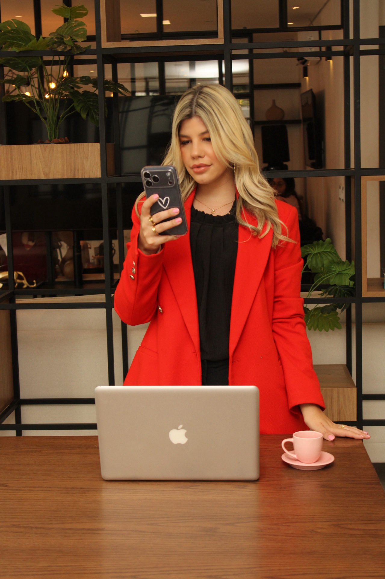 Scarllet Mery em sua clínica de estética