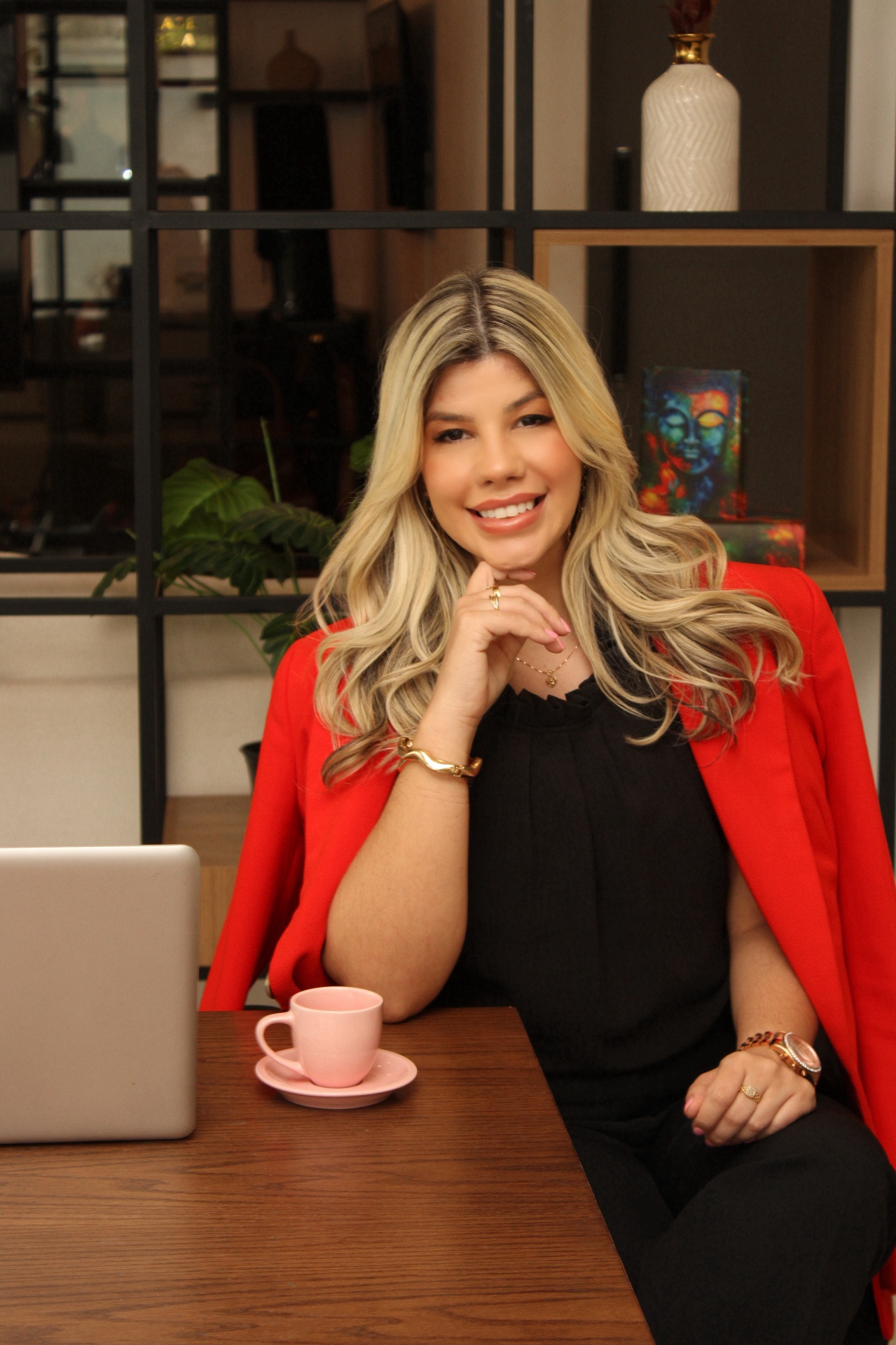 Scarllet Mery — Especialista em tratamento de estrias